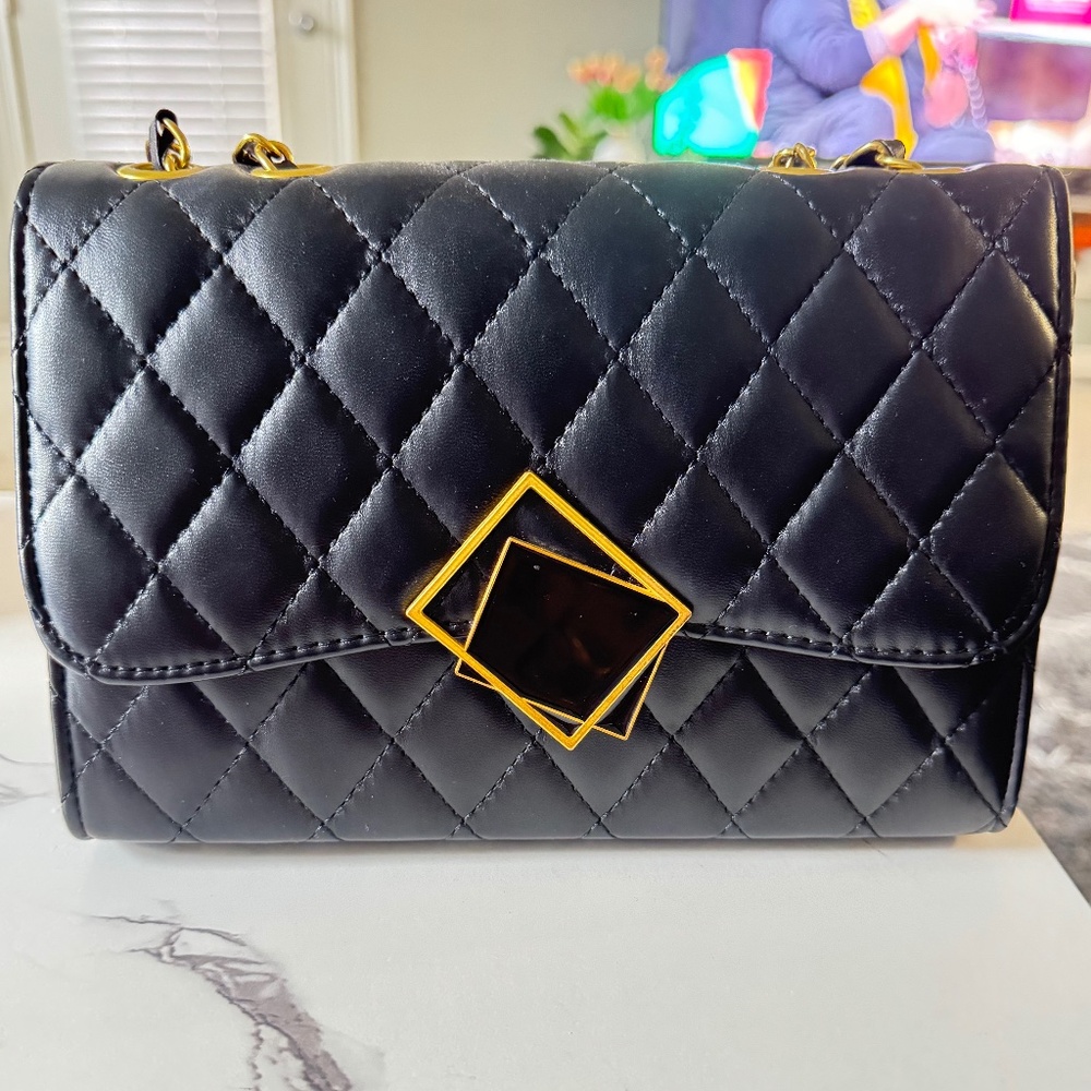 Black shoulder bag